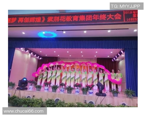 阿图什市足球明星展现多才多艺激情演唱引发热烈反响 阿图什市足球明星展现多才多艺激情演唱引发热烈反响